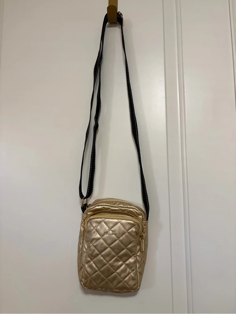 NWOT⚜️🐶SCOUT Quilted Metallic Gold Mini Crossbody Pouch Concert Bag ⚜️🐾